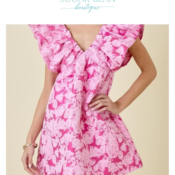 Dresses & Skirts - Pink Floral Ruffle V-Neck Mini Dress